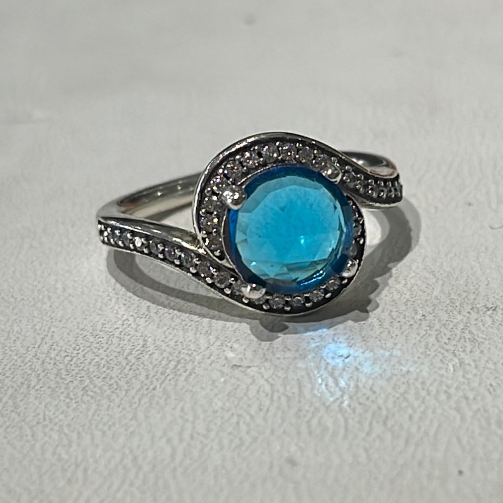 Pandora 190968NBS Radiant Embellishment Sky blue crystal & clear Cz ring size 6